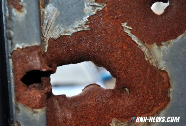 На западе Донецка в результате обстрелов со стороны ВСУ поврежден частный дом